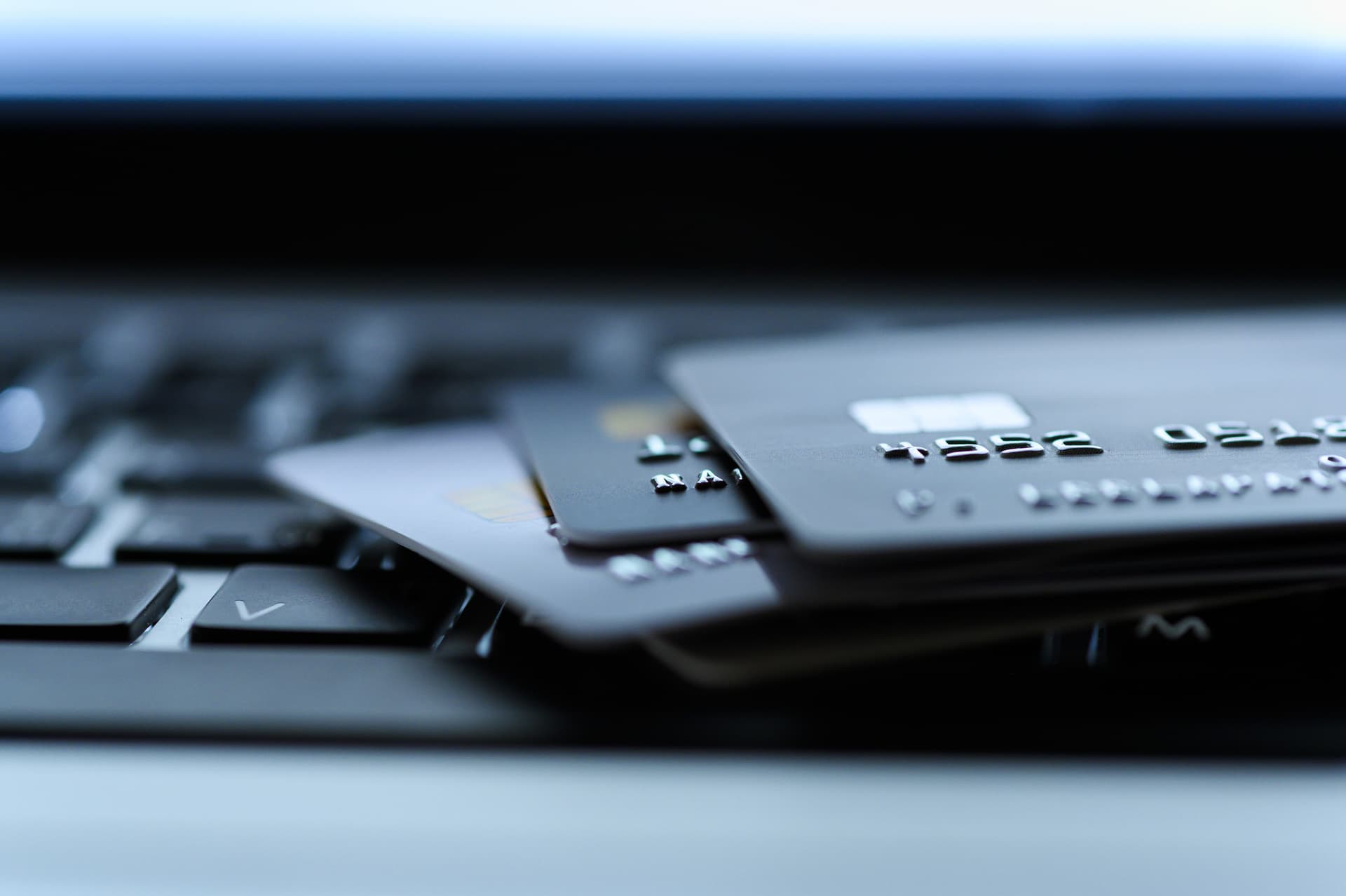 US Credit Card Debt Exceeds $1 Trillion