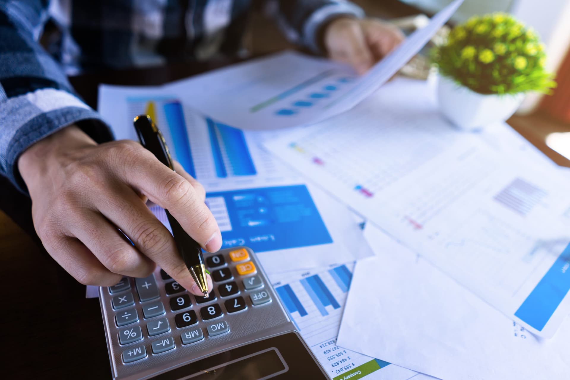 US Credit Card Balances and Delinquencies Grow